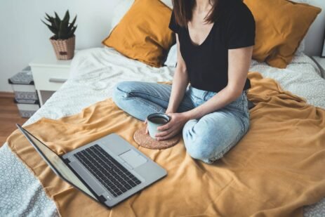 how-i-became-a-freelancer-and-earn-a-living-from-home