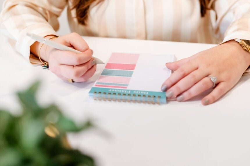 how-to-create-a-realistic-financial-plan-(that-you’ll-actually-stick-to)