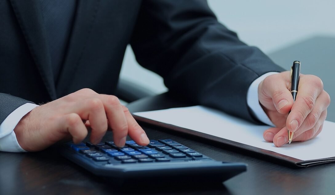 best-student-loan-refinance-rates-for-january-15,-2026:-low-as-3.84%