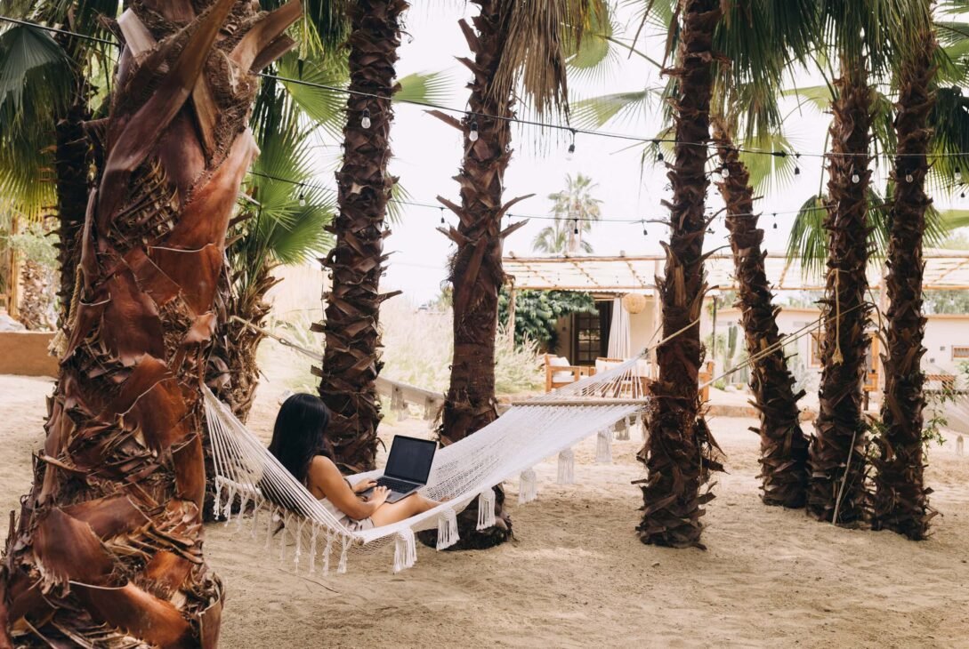 i-started-a-blog,-built-a-life-i-love,-and-here’s-how-you-can-too