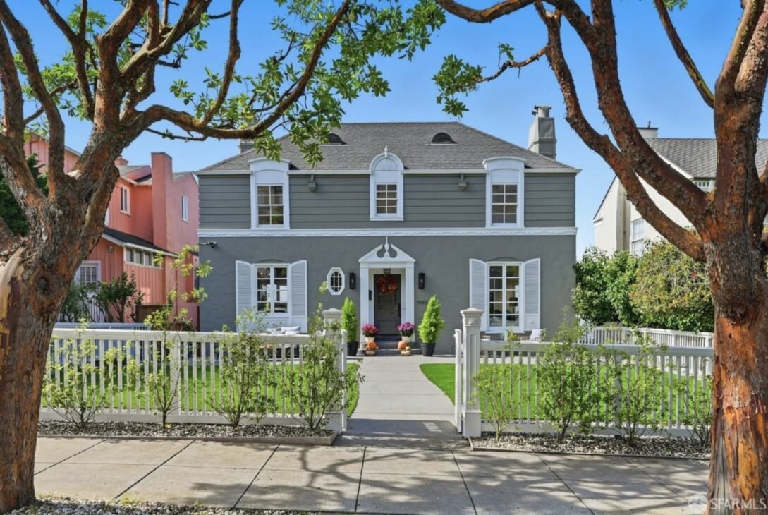 the-rarest-homes-have-enclosed-front-and-back-yards