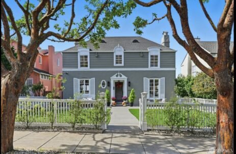 the-rarest-homes-have-enclosed-front-and-back-yards