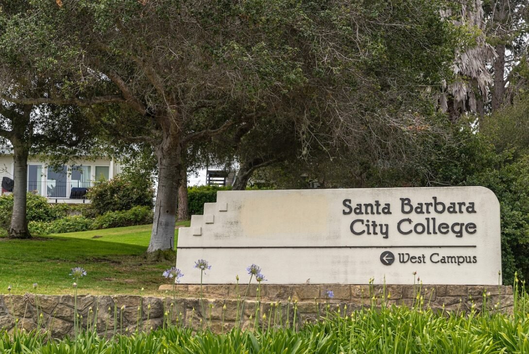 community-college-enrollment-climbs-as-18-to-20-year-olds-lead