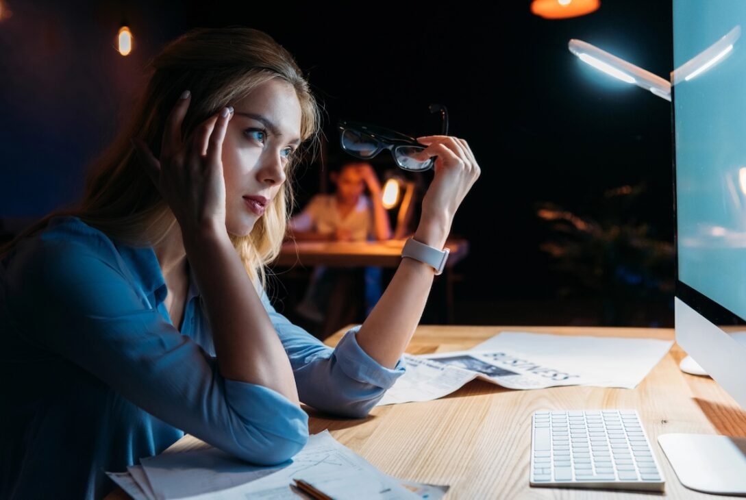 53%-of-college-students-feel-pressured-by-social-media-to-overspend