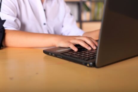 students-pick-work-over-college-as-ai-rewrites-career-plans