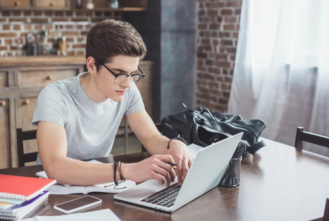 best-investment-accounts-for-teens-in-2026