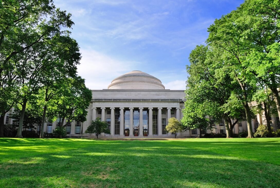 mit-to-admit-fewer-graduate-students-as-federal-research-funding-drops-20%