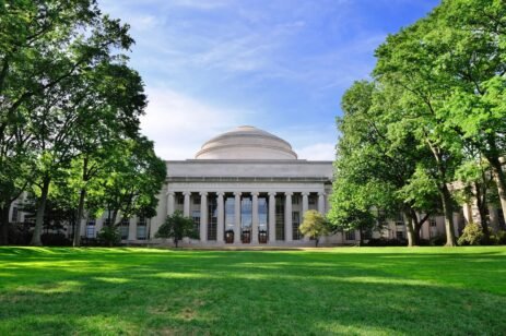 mit-to-admit-fewer-graduate-students-as-federal-research-funding-drops-20%