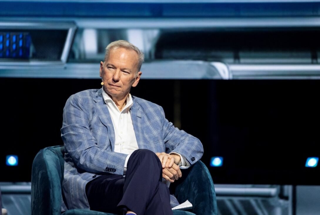 eric-schmidt-booed-at-university-of-arizona-graduation-over-ai-and-jobs