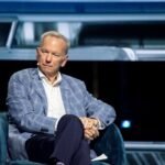 eric-schmidt-booed-at-university-of-arizona-graduation-over-ai-and-jobs