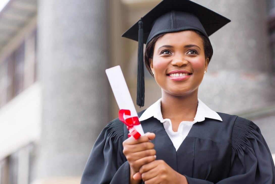 38%-of-students-graduate-college-debt-free-—-here’s-what-they-do-differently