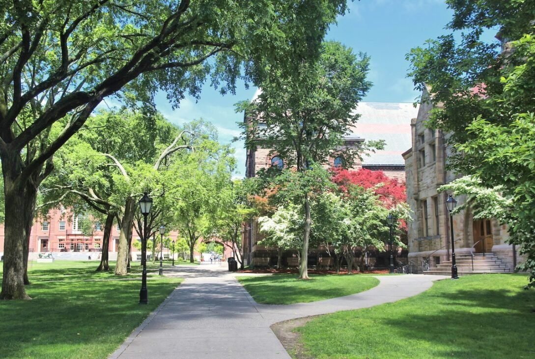 moody’s-cuts-brown-university-outlook-to-negative,-citing-$1.7-billion-debt-load