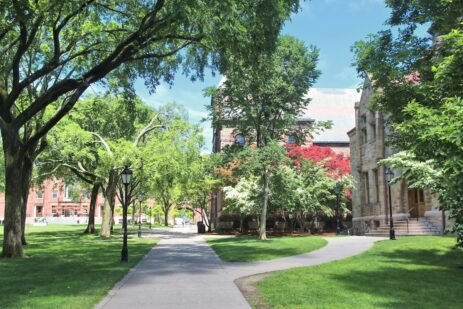 moody’s-cuts-brown-university-outlook-to-negative,-citing-$1.7-billion-debt-load