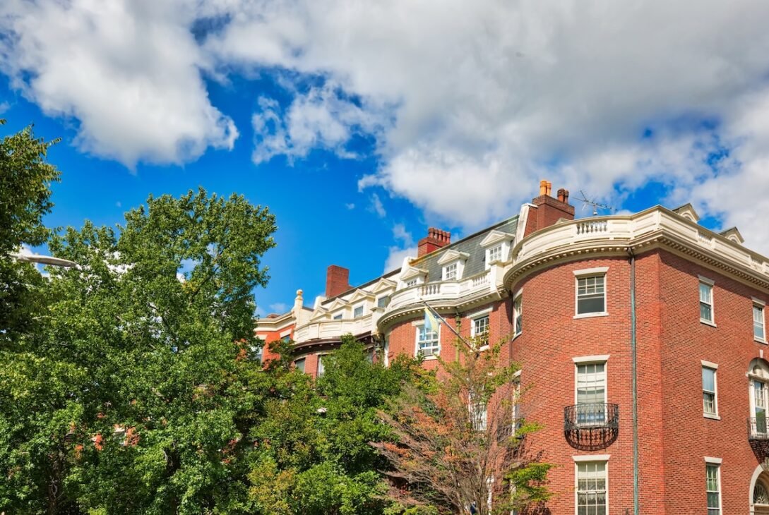 boston-university-caps-college-costs-at-$20,000-for-families-under-$200,000