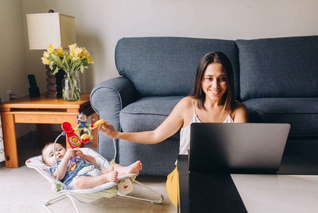 how-to-make-money-while-taking-care-of-a-baby