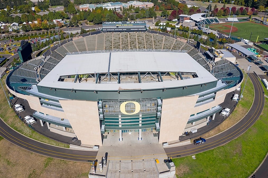university-of-oregon-closes-a-dorm-as-it-cuts-$65-million-from-its-budget